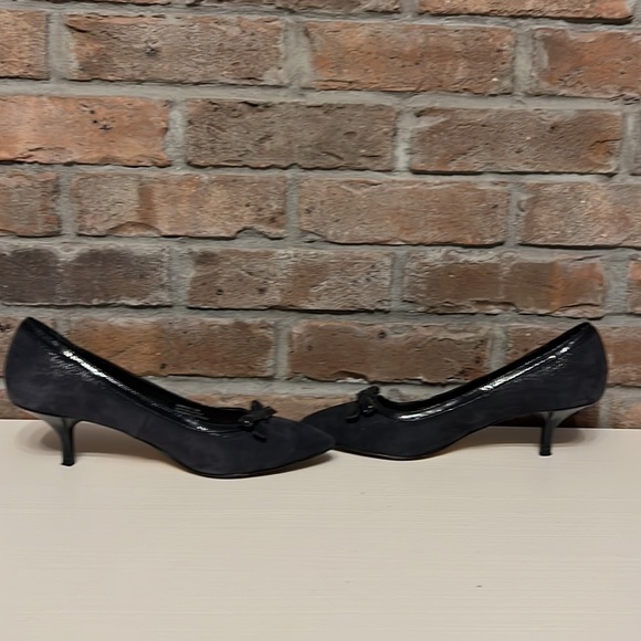 Donald J Pliner Navy heels - Picture 8 of 11